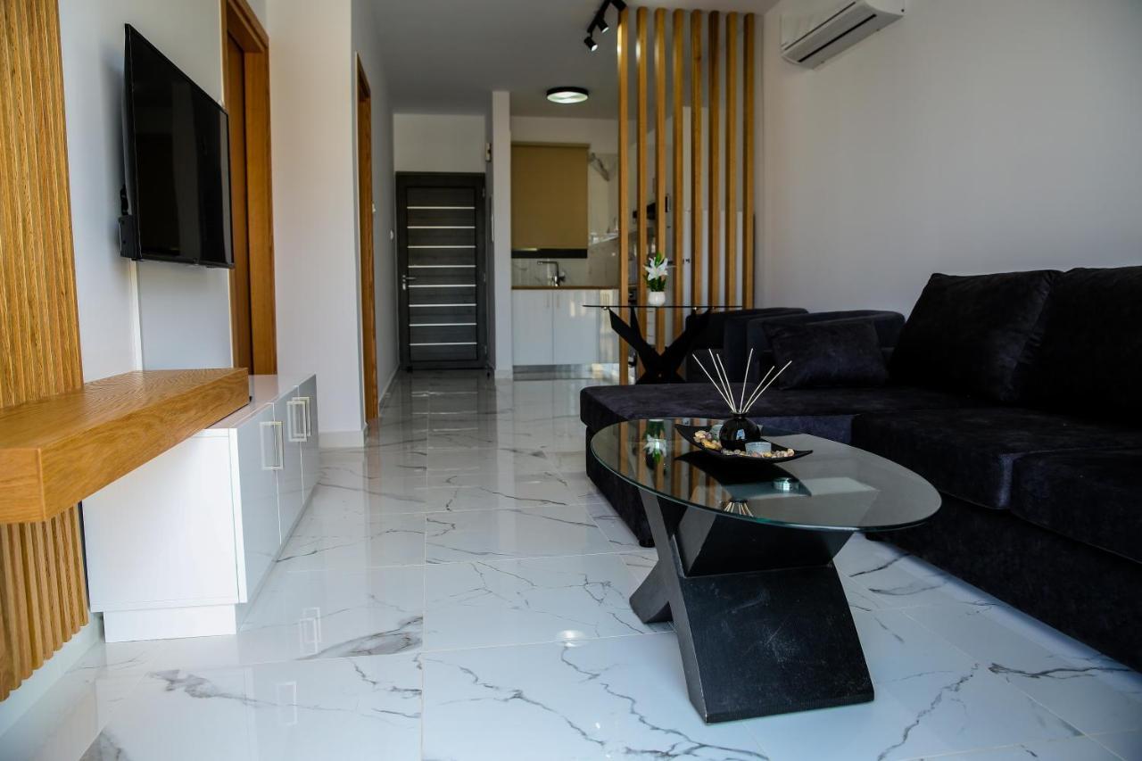Sea Side Appartment In Kato Paphos Exterior photo