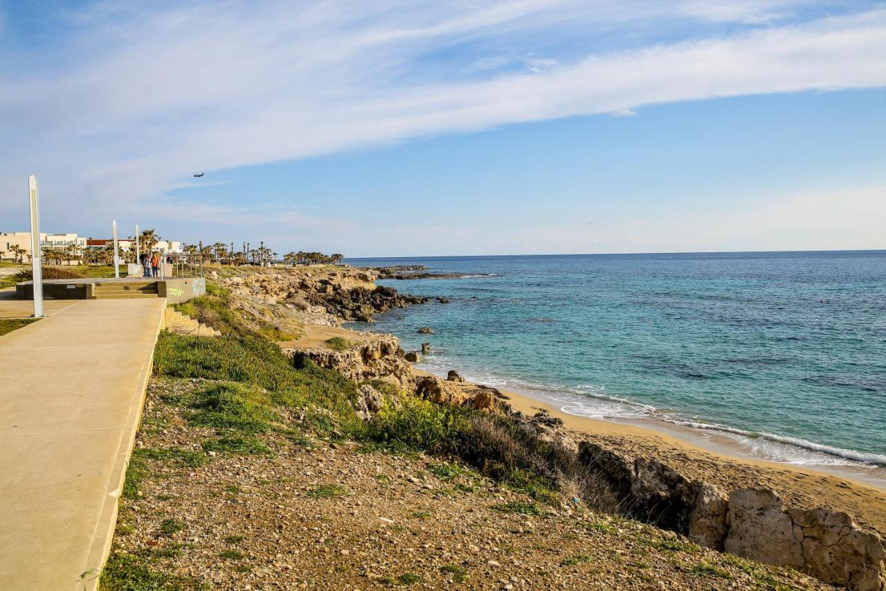 Sea Side Appartment In Kato Paphos Exterior photo