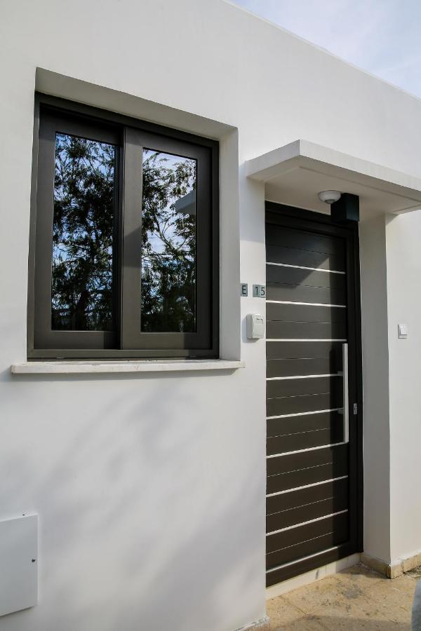 Sea Side Appartment In Kato Paphos Exterior photo