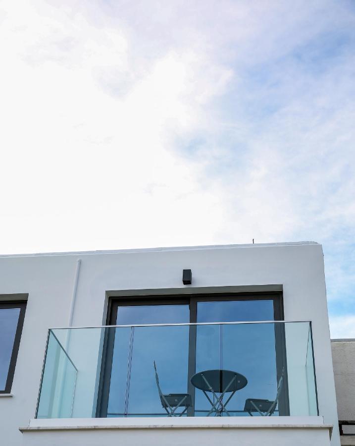 Sea Side Appartment In Kato Paphos Exterior photo